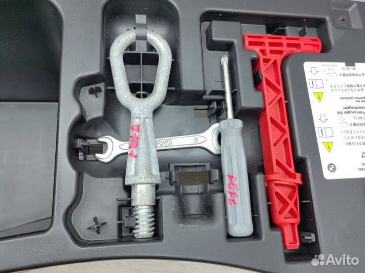 Ящик для инструментов Bmw X5 E70 N62B48 2007