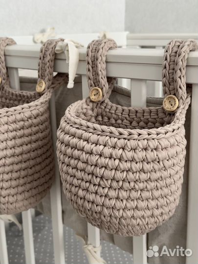 Вязаная корзина на кроватку набор корзин