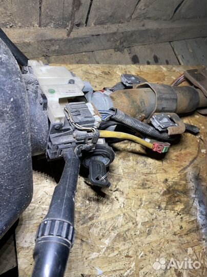 Рулевая колонка Mitsubishi Carisma