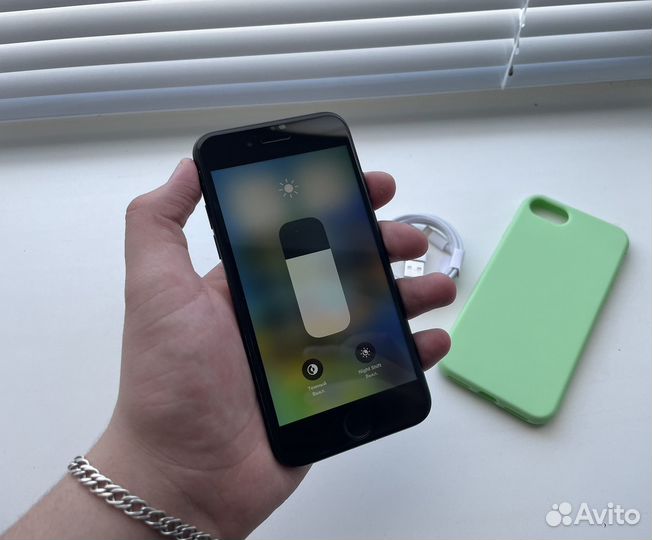 iPhone SE (2020), 64 ГБ