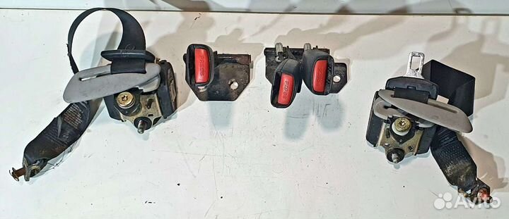 Комплект задних ремней безопасности Carisma