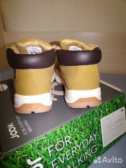 Ботинки для мальчика 28 размер Новые