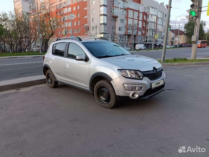 Renault Sandero Stepway 1.6 МТ, 2017, битый, 65 000 км