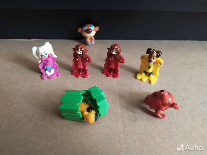 Игрушки из киндера и чупа-чупс