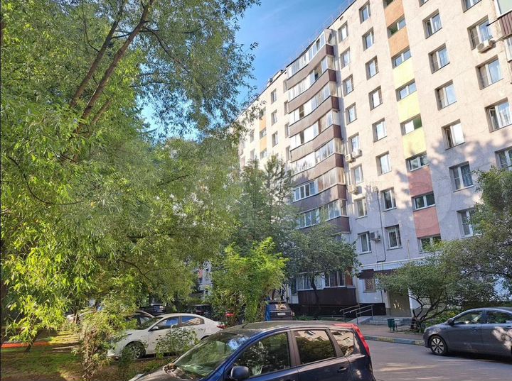 Комната 10,5 м² в 2-к., 1/9 эт.