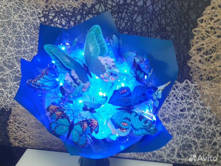 Светящийся букет из бабочек