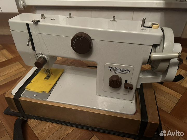 Швейная машина Чайка 143