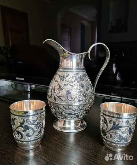 Кувшин со стаканами