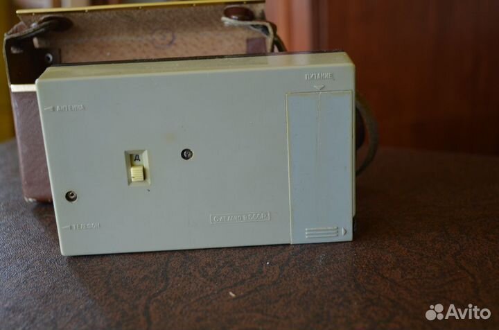 Радиоприемник времен СССР Алмаз