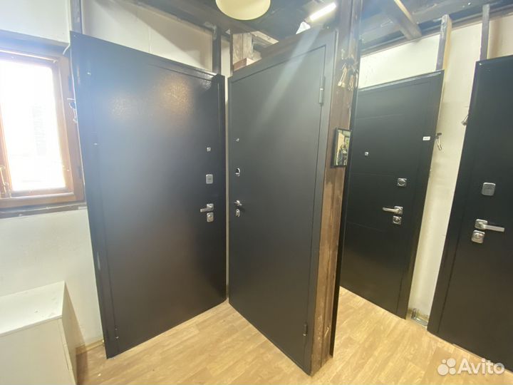 Дверь входная в дом,коттедж или на дачу