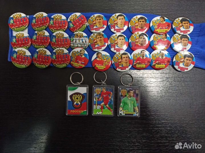 Раритетные футбольные значки и брелки