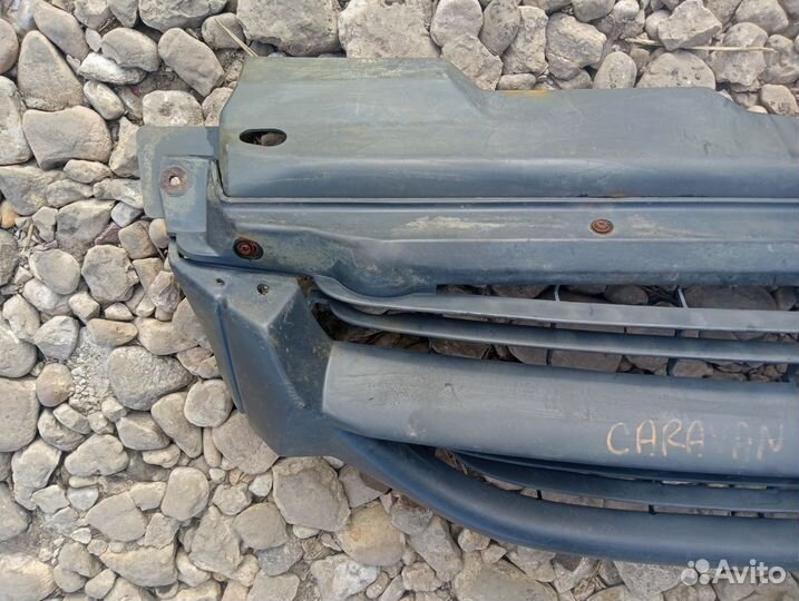 Решетка радиатора Dodge Caravan 3