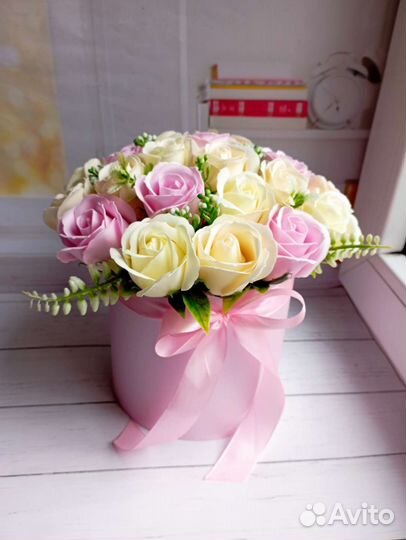 Букет в шляпной коробке 23 розы