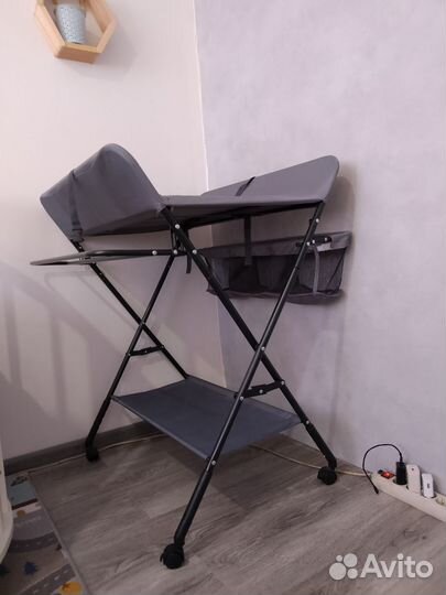 Пеленальный стол складной на колёсах
