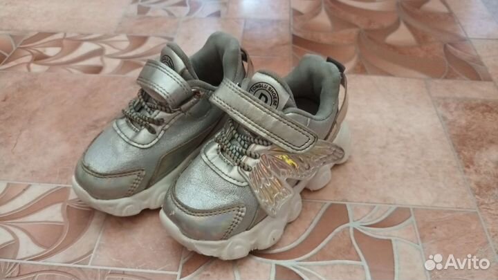 Кроссовки детские 22 размер