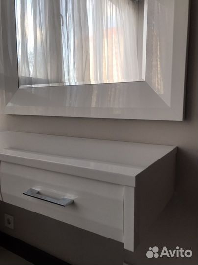 Консольный / туалетный столик с зеркалом