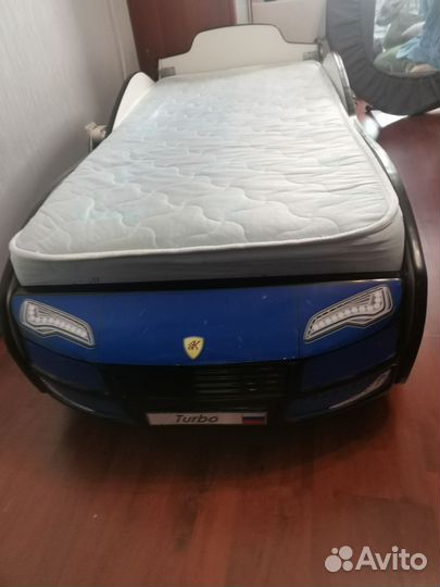 Детская кровать машинка с матрасом бу