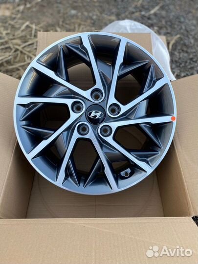 Оригинальные диски R17 на Hyundai Elantra