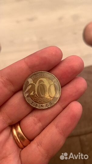 Монета 200 тенге