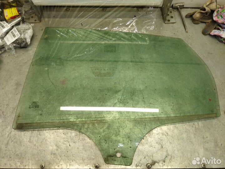 Стекло двери заднее левое Ford Focus 3 хетчбэк 1.6