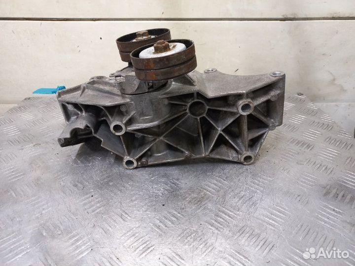 Кронштейн генератора Volkswagen Golf 4 1.4 APE