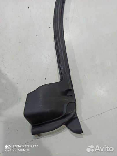 Уплотнитель стекла (передний правый внутренний)