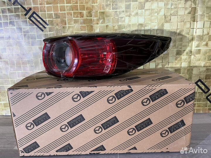 Фонарь задний правый Mazda CX-5 2 17+ Галоген