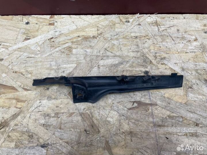 Накладка петли капота левая Renault Logan