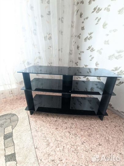 Стеклянная тумба под тв