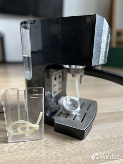 Кофеварка рожковая Redmond RCM-1511