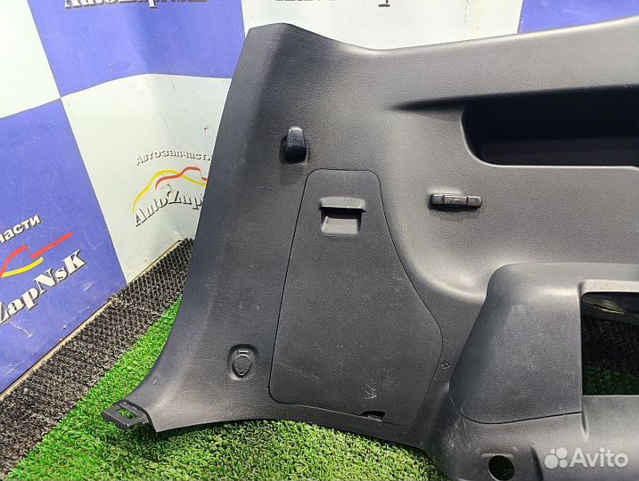 Обшивка багажника нижняя левая Toyota Fortuner