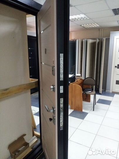 Дверь входная металлическая