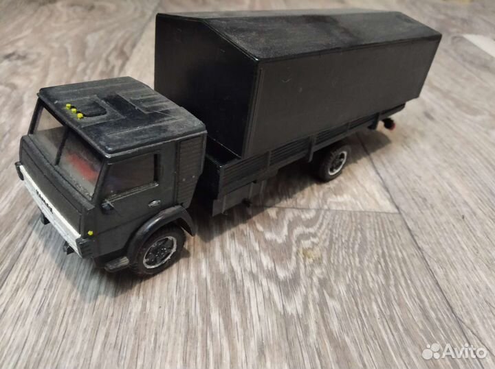 Модель грузовика 1/43