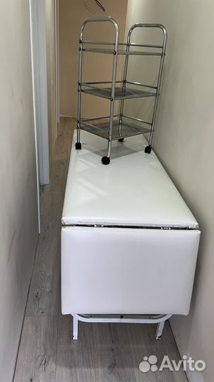 Кушетка массажная, тележка и стул для косметолога