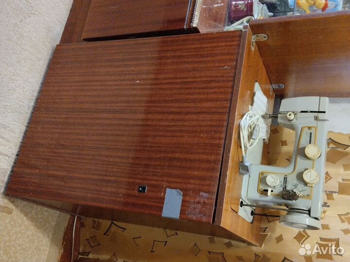 Швейная машинка Подольск 142