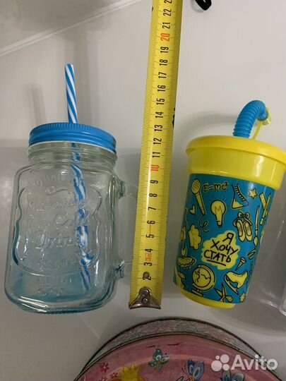 Кружка -стакан с трубочкой и жестяная коробочка