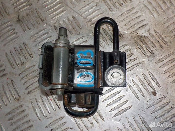 Петля двери передней правой нижняя Audi TT8J