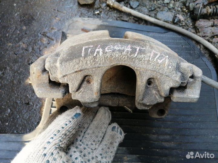 Суппорт передний левый Volkswagen Passat 3C2 BVY