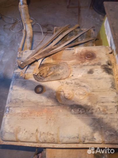 Топливный бак с газ-24 (на 55 литров) с креплениям