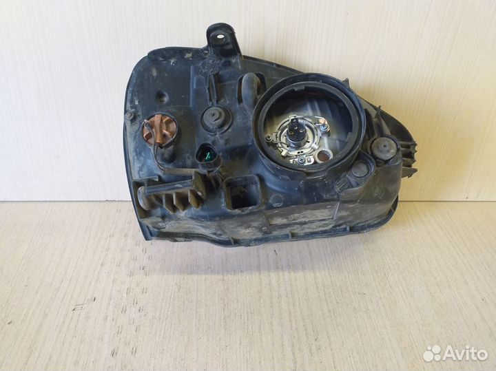 Фара левая Hyundai Santa Fe SM