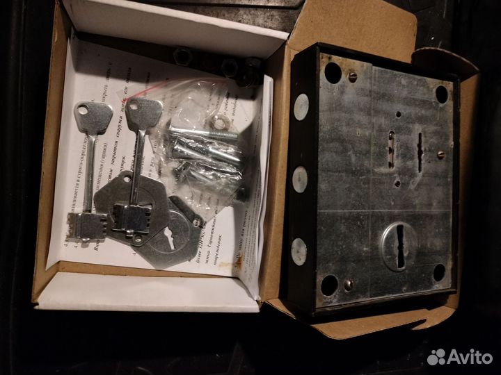 Замок гаражный накладной