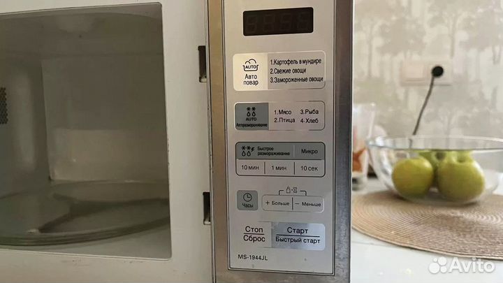 Продаю микроволновую печь LG MS-1944JL