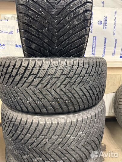 Roadmarch Winter XPro Studs 69 275/40 R21 и 315/35 R21 107T