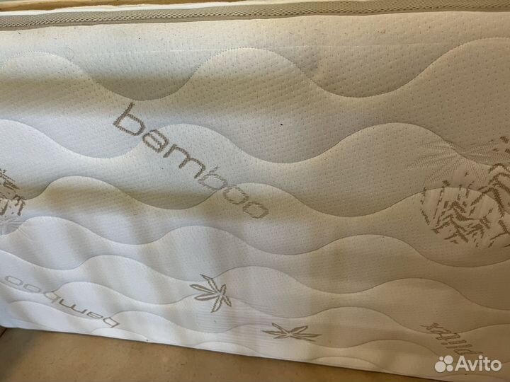 Детская кроватка с маятником / ящиком / матрасом