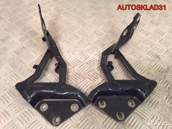 Петля капота Volkswagen Touareg 7L6823301A