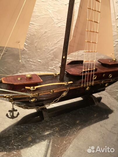 Антикварная модель корабля. 56 см на 49 см