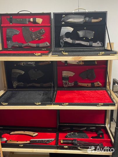 Крутой подарок мужчине топор в коробке с ножом