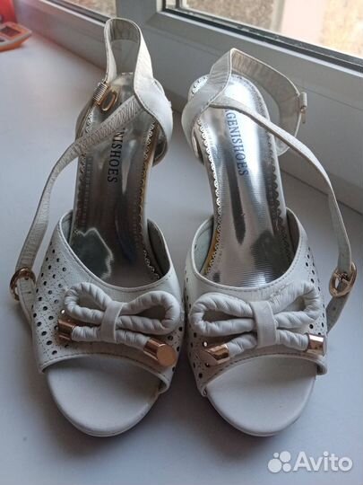 Босоножки белые 37 размер