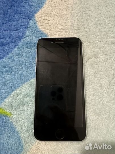 iPhone SE, 64 ГБ