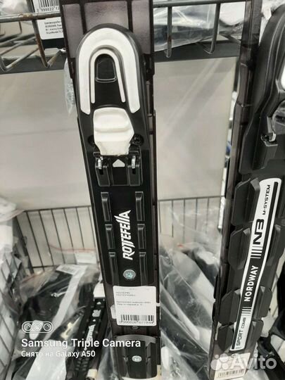 Лыжи с палками и креплением